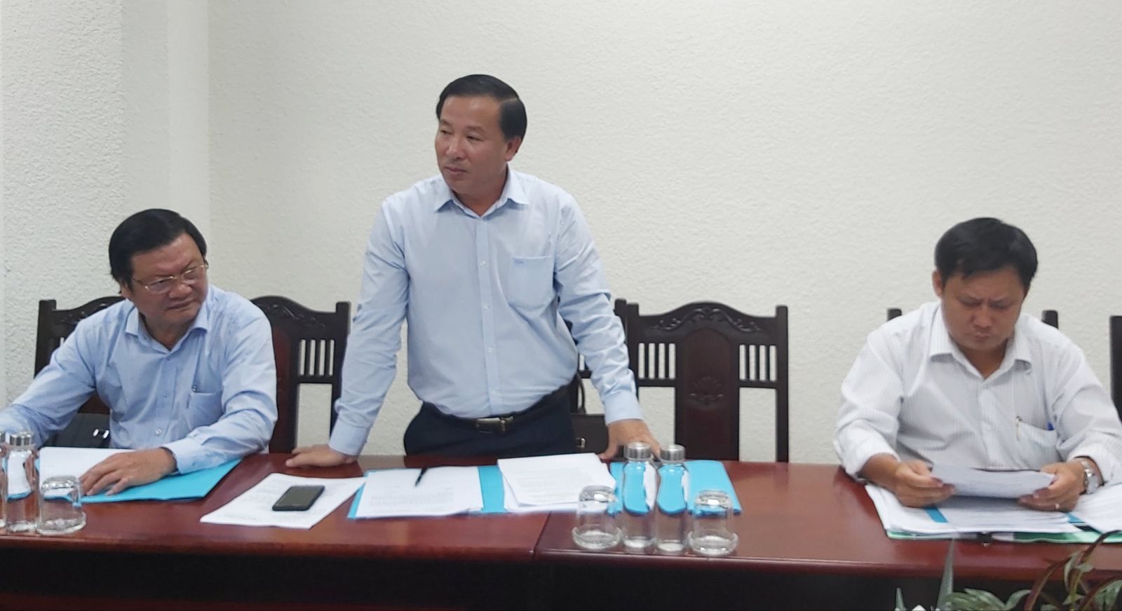 Vice Chairman of Long An provincial People's Committee - Mr. Nguyen Van Ut chaired the meeting 