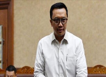 Indonesia’s anti-graft agency detains former sports minister