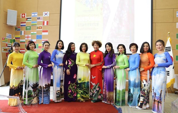 Vietnamese performers a the festival (Photo: VNA)