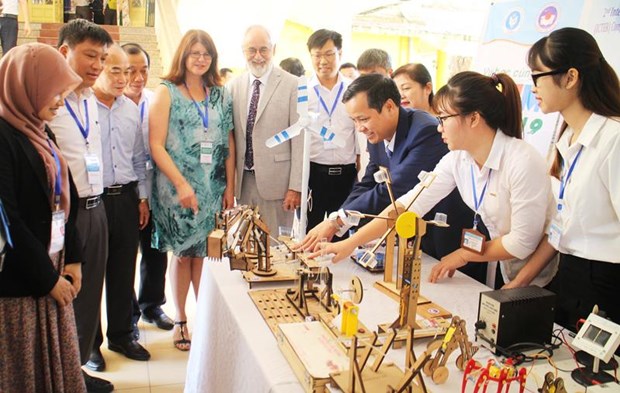 On the sidelines of the conference (Source: baothainguyen.vn)