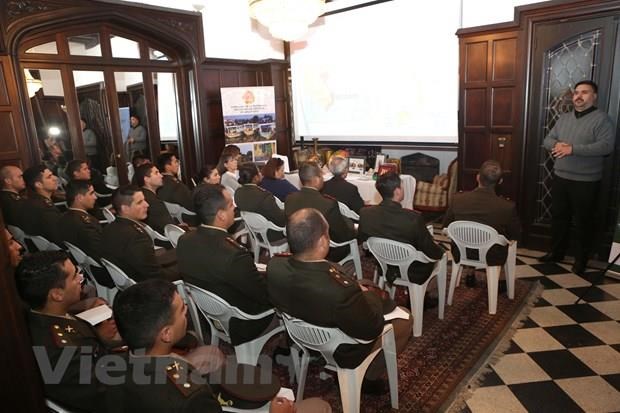 Italian and Vietnamese companies exchange information at the B2B meeting during the event “Machinery Made in Italy” in Hanoi (Photo: VNA)