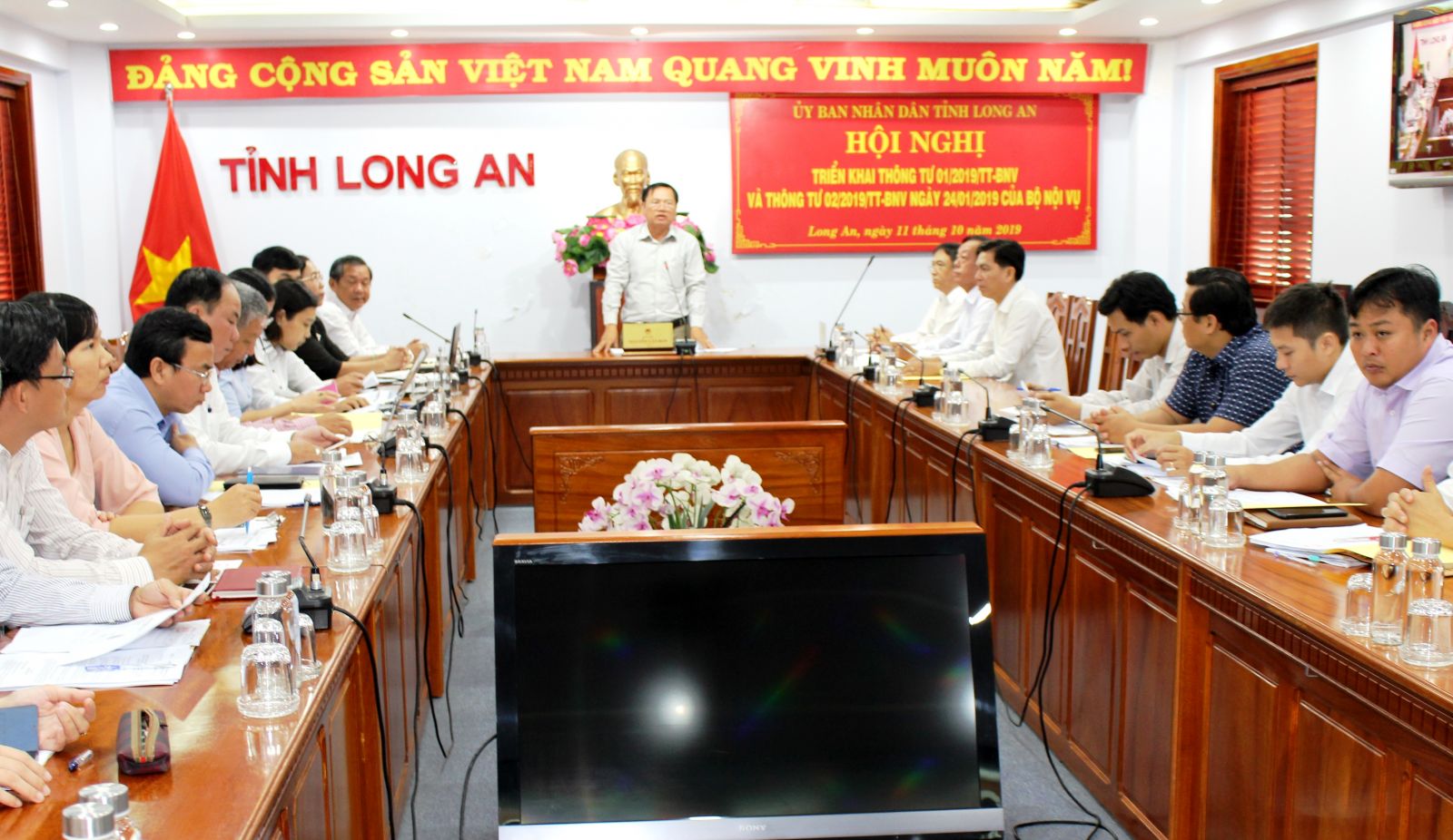 Participants at the end-point bridge of Long An People's Committee