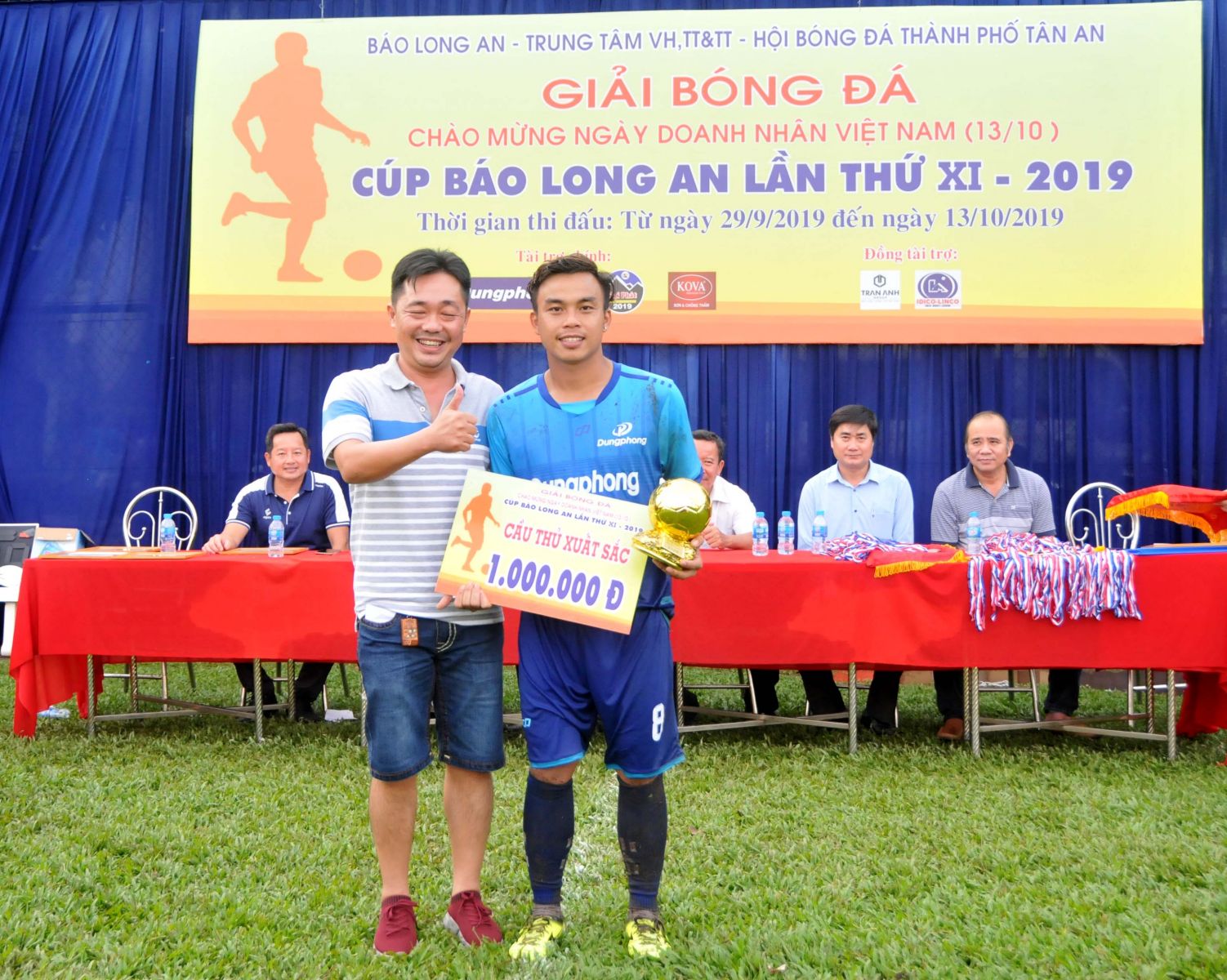 Dung Phong's Nguyen Viet Thang is voted the best player in the tournament