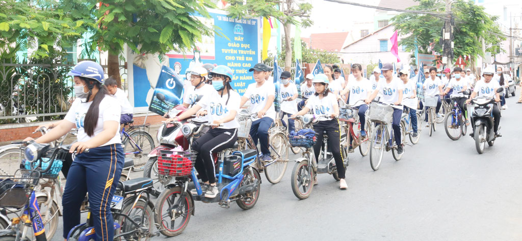 Hưởng ứng Giờ Trái đất là một trong những hoạt động của công tác tuyên truyền tiết kiệm điện được ngành điện tổ chức