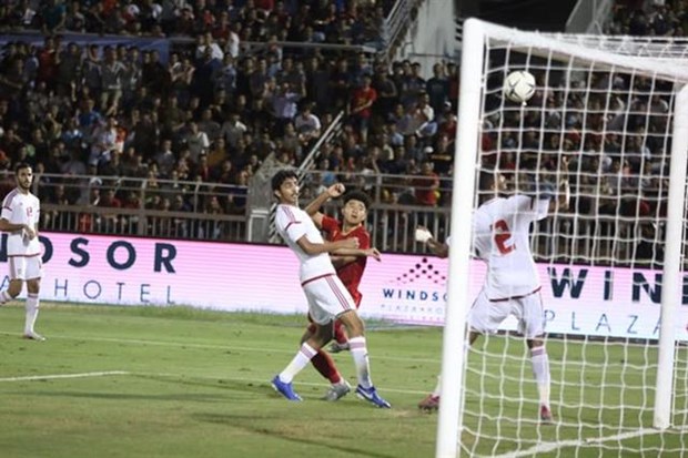 Ha Duc Chinh (centre) finds the back of the net for Vietnam during their friendly match against the UAE on October 13 in HCM City. The match ended 1-1. (Source: 24h.com.vn) 