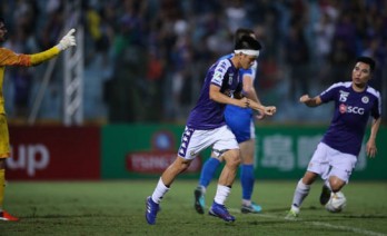 Văn Quyết nhận giải cầu thủ xuất sắc nhất V-League 2019