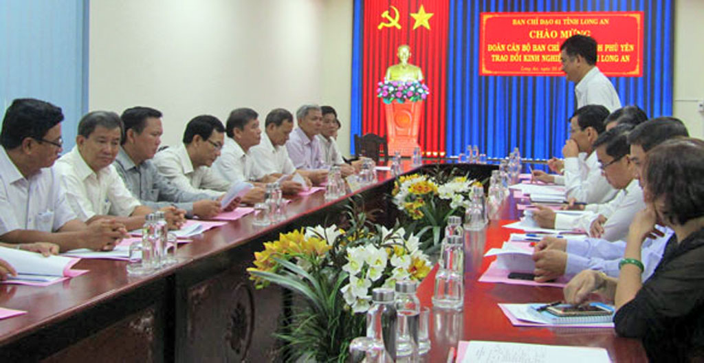 Vice-Chairman of Long An Provincial People's Committee - Pham Van Canh, the Executive Committee of Vietnam Farmer’s Union and relevant departments and branches meet and work with the delegation.