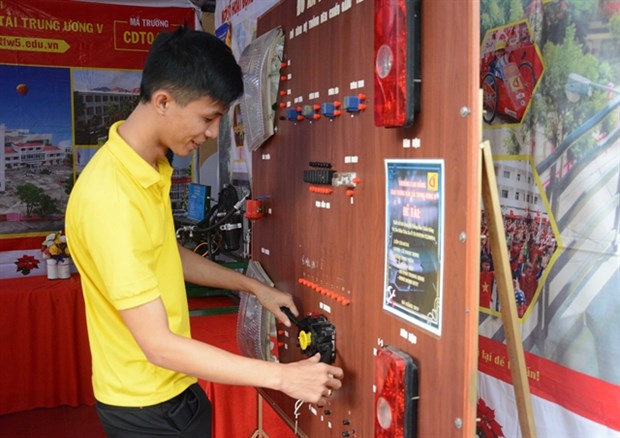 A student and his creative model displayed at the festival (Photo: VNA)