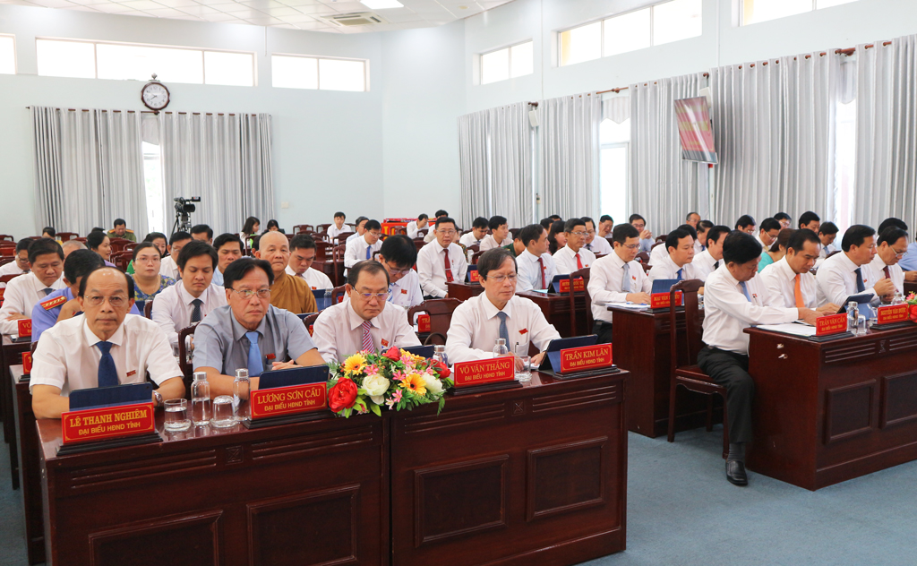 54 out of 57 representatives of the provincial People's Council attend the 16th session of the IXth Provincial People's Council