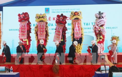 Construction starts on a liquefied natural gas (LNG) warehouse at Thi Vai Terminal in the southern province of Ba Ria – Vung Tau on October 28. (Photo: VNA)