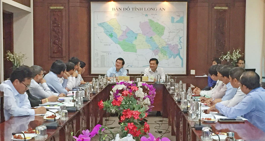 The leader of Long An province receives the former State President - Truong Tan Sang to visit and work