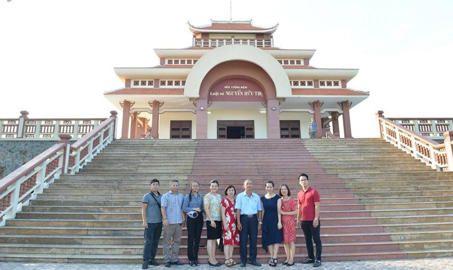 Visitors take souvenir photos at the Memorial Area