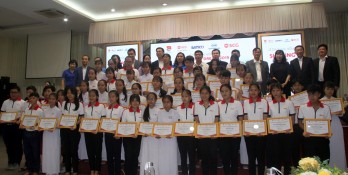 Long An: 50 students receives 'SCG Sharing the Dream' scholarship