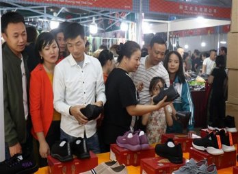 19th Vietnam-China border trade fair opens in Lao Cai