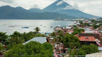 5.9-magnitude aftershock strikes Indonesia