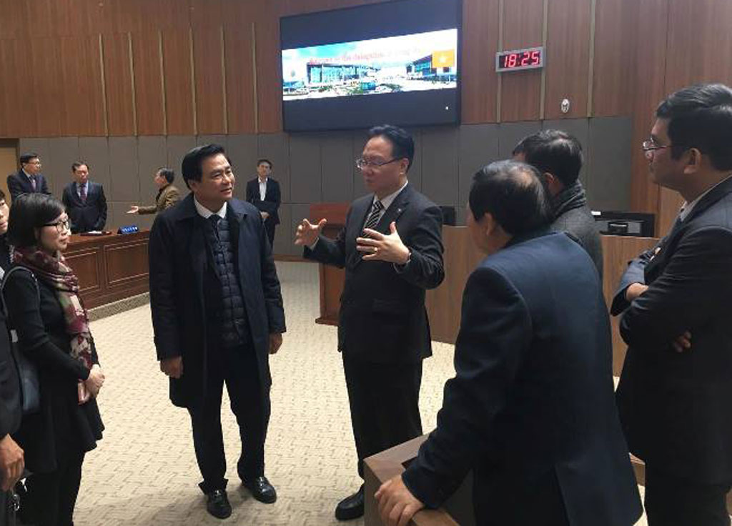 Chairman of Chungcheongnam Provincial Council - Ryou Byong-kook introduced to the delegation about activities of the Provincial Council