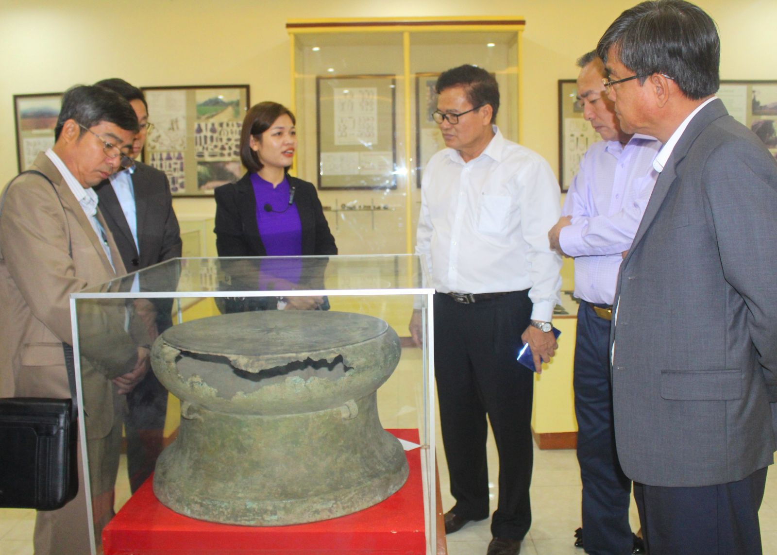 Delegation visits the special National Monument - Son La Prison, Library of Son La Province