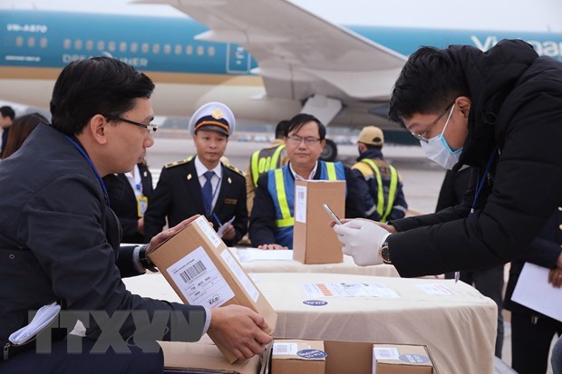 The bodies and ashes of the remaining 23 victims in the Essex lorry incident arrive at Noi Bai international airport (Photo: VNA)