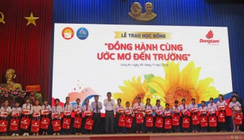 Long An: Trao 371 suất học bổng “Đồng hành cùng ước mơ đến trường”