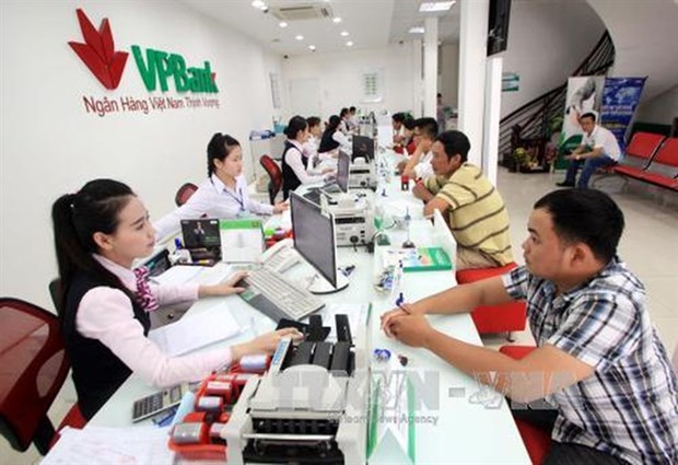 Non-cash payment in Vietnam is growing, but local preference for cash is still a problem (Photo: VNA)