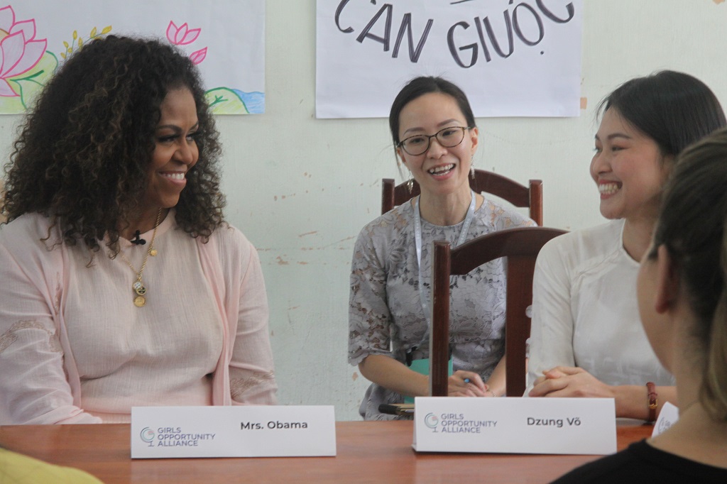 Michelle Obama meets former female students