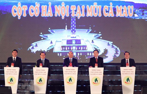 Prime Minister Nguyen Xuan Phuc (middle) at the opening ceremony (Photo: VNA)