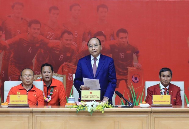 Prime Minister Nguyen Xuan Phuc lavished praise on the men's and women’s football teams after their resounding success. (Photo: VNA)