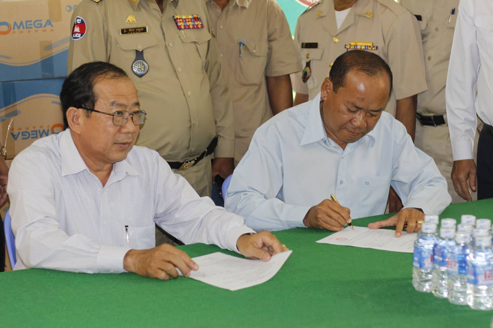 Director of Svay Rieng Department of Agriculture - Forestry - Fisheries - Thach Ratana signs the handover document of foot and mouth vaccine and disinfectants 