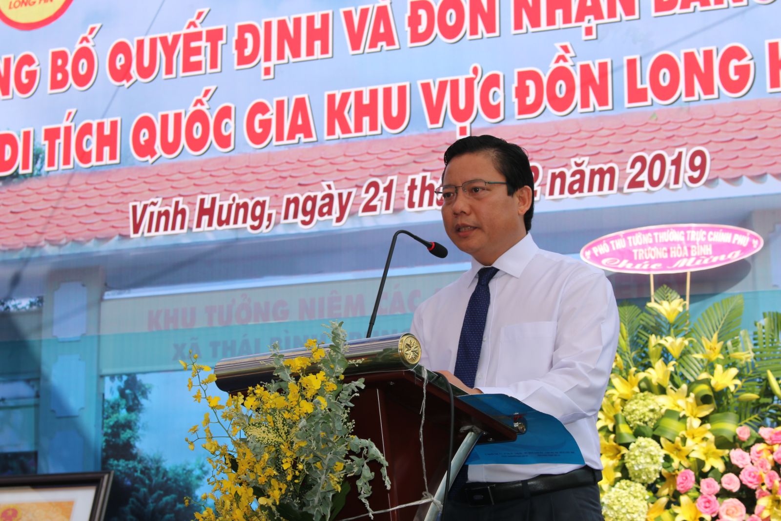 Vice Chairman of Long An Provincial People's Committee - Pham Tan Hoa proposes strengthening the propaganda and education for the people, especially the young generation.