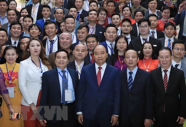 Prime Minister Nguyen Xuan Phuc (first row, third from right) and delegates 