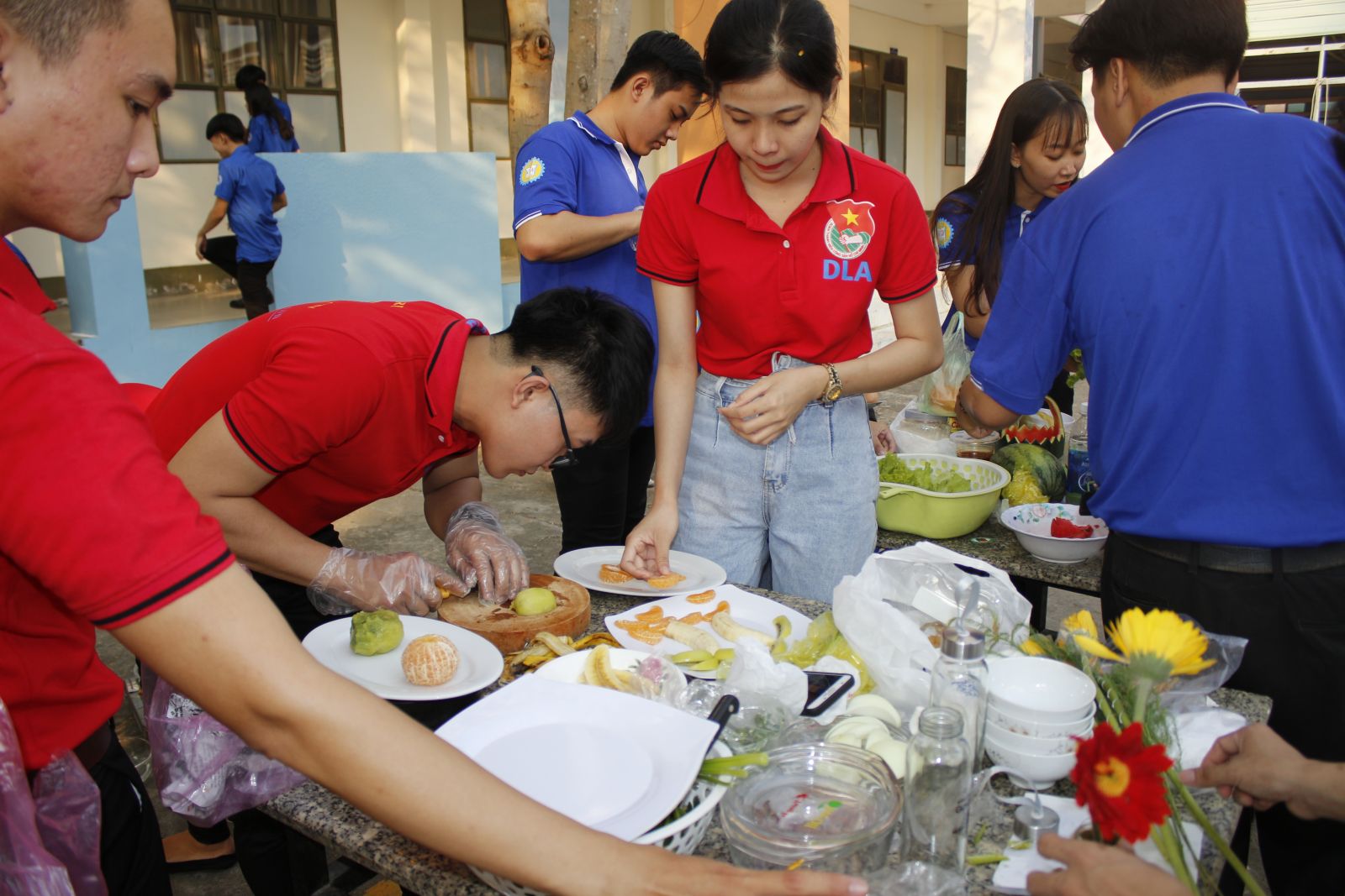 The contest team prepares a cooking competition