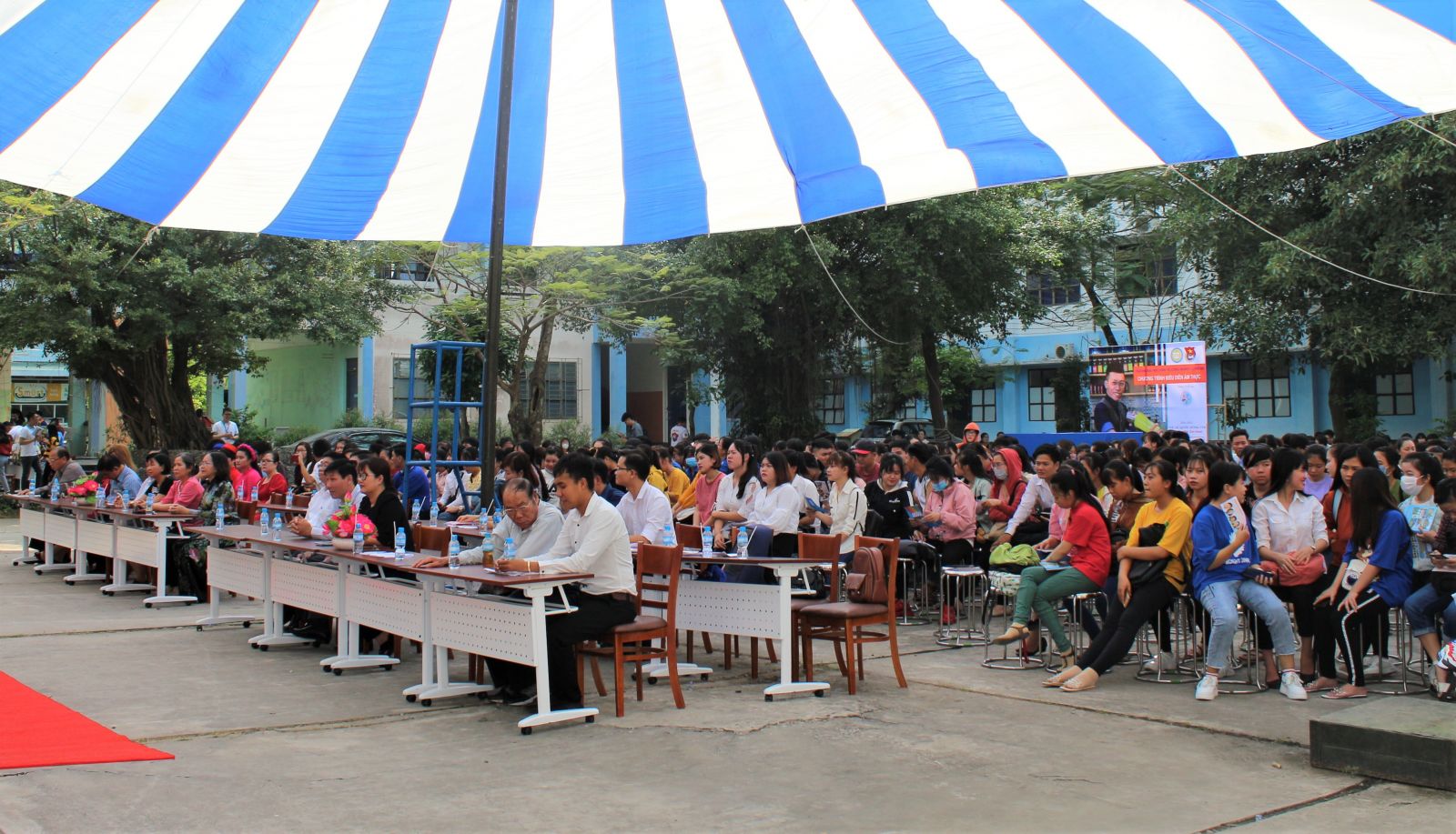 The festival attracts nearly 300 students in the province to attend