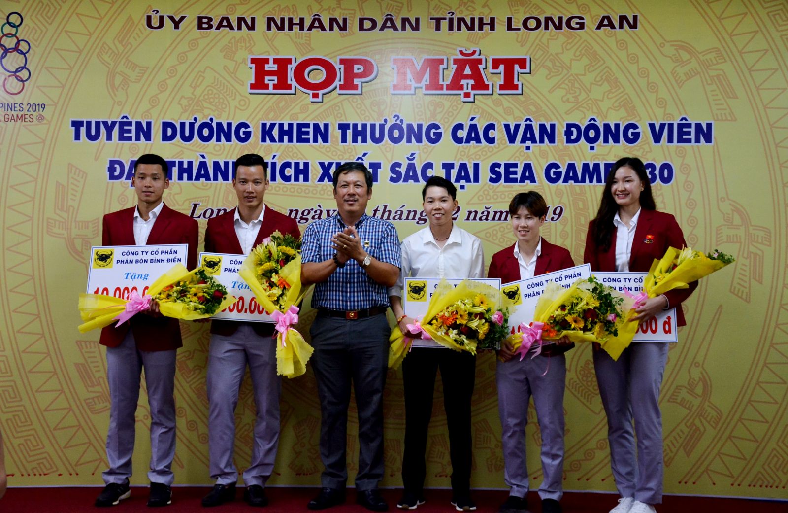 Binh Dien Long An Fertilizer Joint Stock Company awarded prizes to athletes