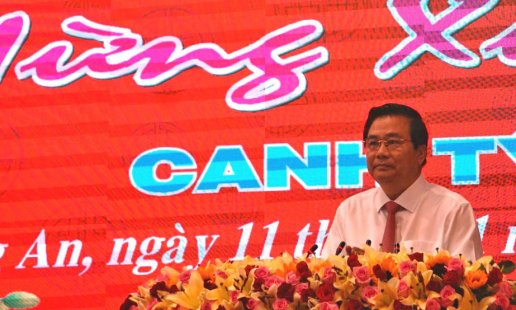 Secretary of the Provincial Party Committee, Chairman of the Provincial People's Council - Pham Van Ranh wishes the central leaders, former provincial leaders, delegates and all people in the province a happy and prosperous new year