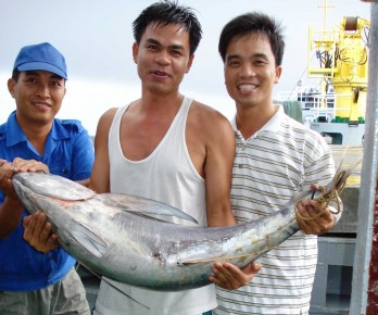 Lính nhà giàn “xuống đồng” trồng rau, câu lộc biển