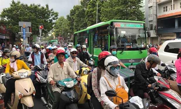 During the holidays, traffic police dealt with more than 19,900 violations of traffic rules, imposing fines worth 19.3 billion VND. (Photo: VNA)