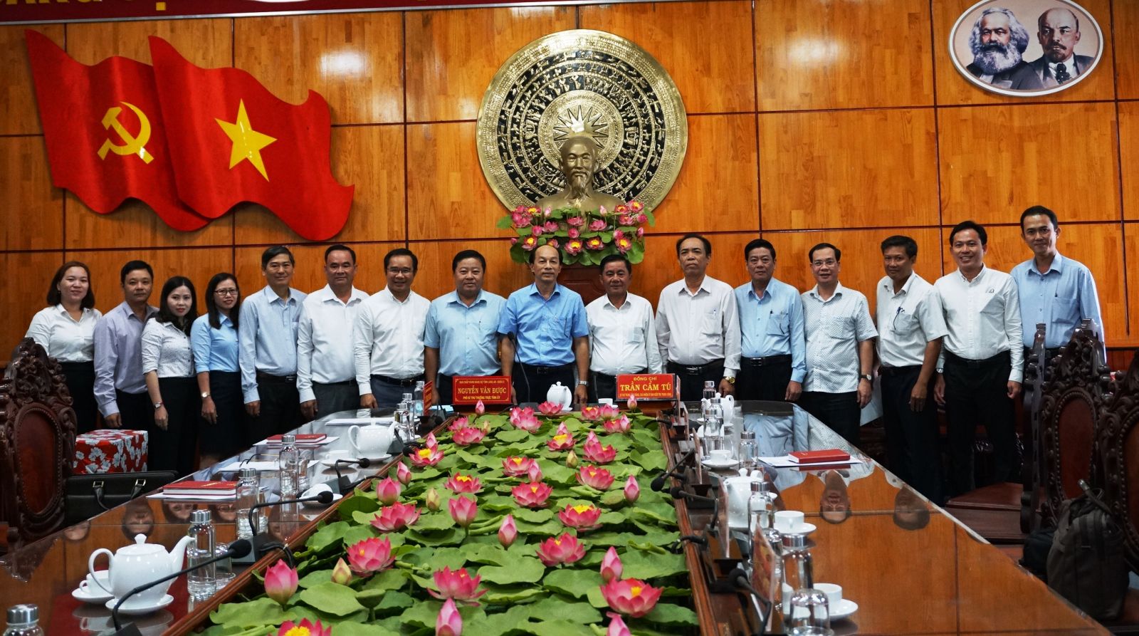 Delegates take a souvenir photo