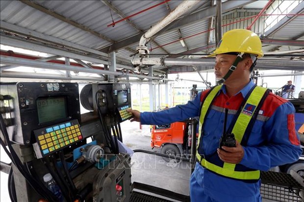 A PetroVietnam employee (Photo: VNA)