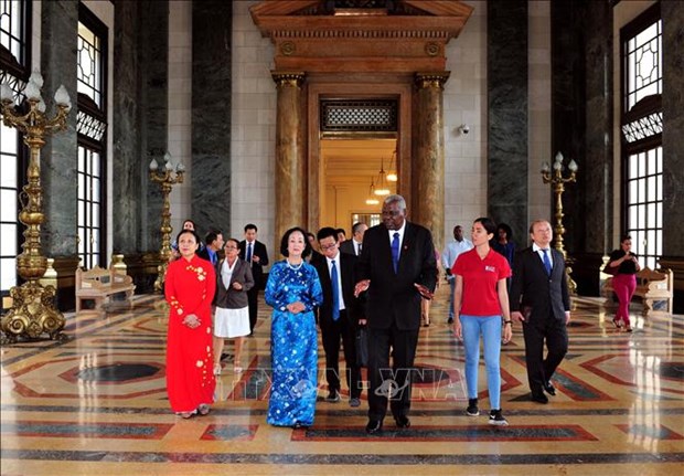  Head of the Communist Party of Vietnam (CPV) Central Committee’s Commission for Mass  meets with President of the Cuban National Assembly of People’s Power Esteban Lazo Hernández. (Photo: VNA)