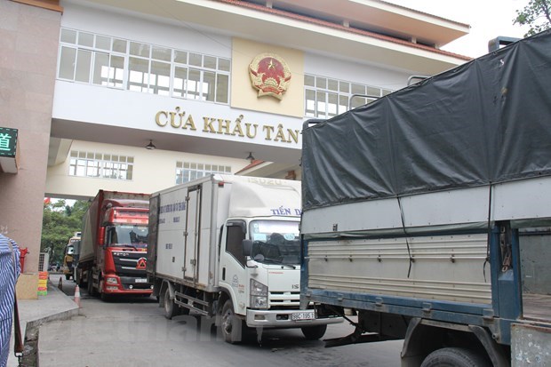 At Tan Thanh border gate in Lang Son province (Photo: VNA)