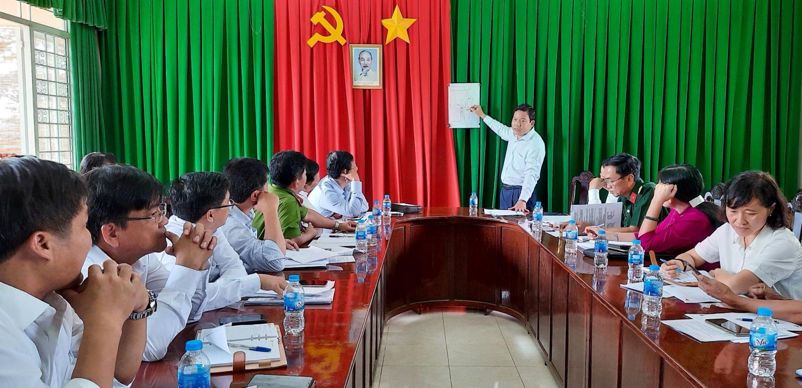 Vice Chairman of the Provincial People's Committee - Pham Tan Hoa proposed related units to fully prepare conditions for setting up a field hospital.