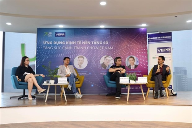 Speakers at the seminar discuss the application of a digital platform economy to enhance competitiveness in Vietnam. (Photo courtesy of VEPR)