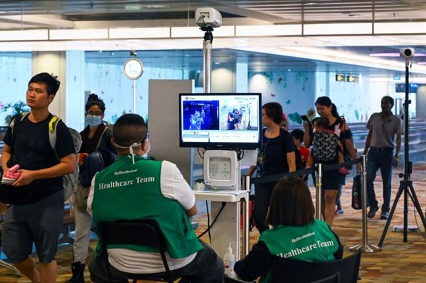 Travelers arriving at Changi Airport on March 16, 2020. (Photo: AFP)