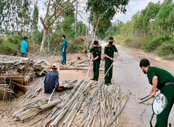 Đồn Biên phòng Bến Phố phối hợp triển khai các chốt phòng, chống dịch Covid-19