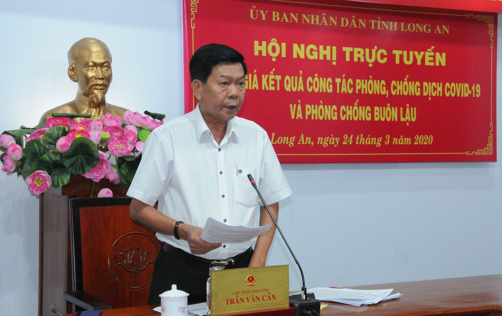 Deputy Secretary of the Provincial Party Committee, Chairman of Long An People's Committee - Tran Van Can proposes the whole political system to be more determined in preventing and fighting Covid-19 epidemic.