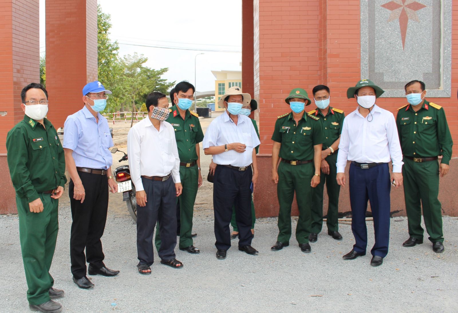 Delegation inspects the supervision of passengers traveling back and forth at Binh Hiep International Border Gate