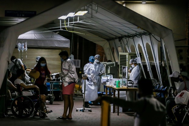 At a COVID-19 treatment facility in the Philippines (Photop: Xinhua/VNA)