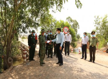 Bí thư Tỉnh ủy Long An – Phạm Văn Rạnh kiểm tra công tác phòng, chống dịch Covid-19 tại Đức Huệ