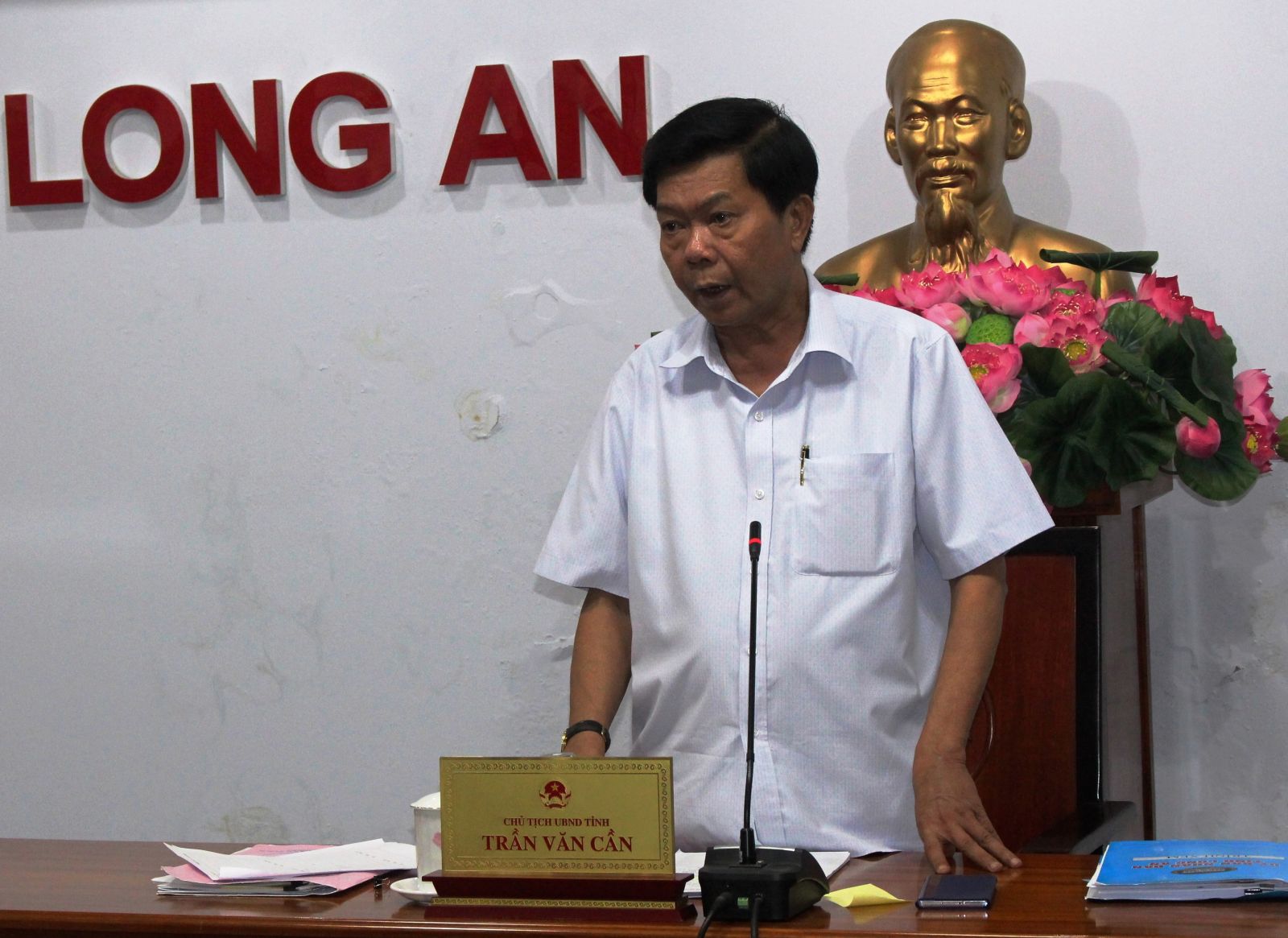 Chairman of the Provincial People's Committee - Tran Van Can asks all Long An people to participate in preventing and fighting against drought and salinity