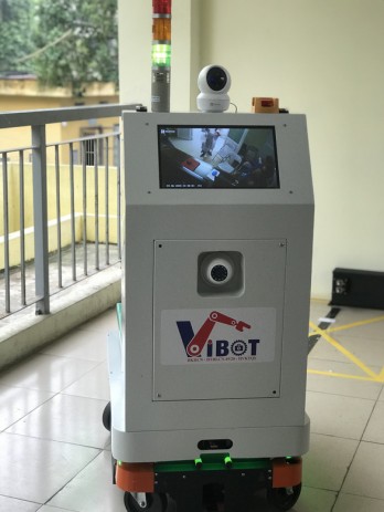 Việt Nam chế tạo thành công robot hỗ trợ bác sĩ chăm sóc bệnh nhân cách ly